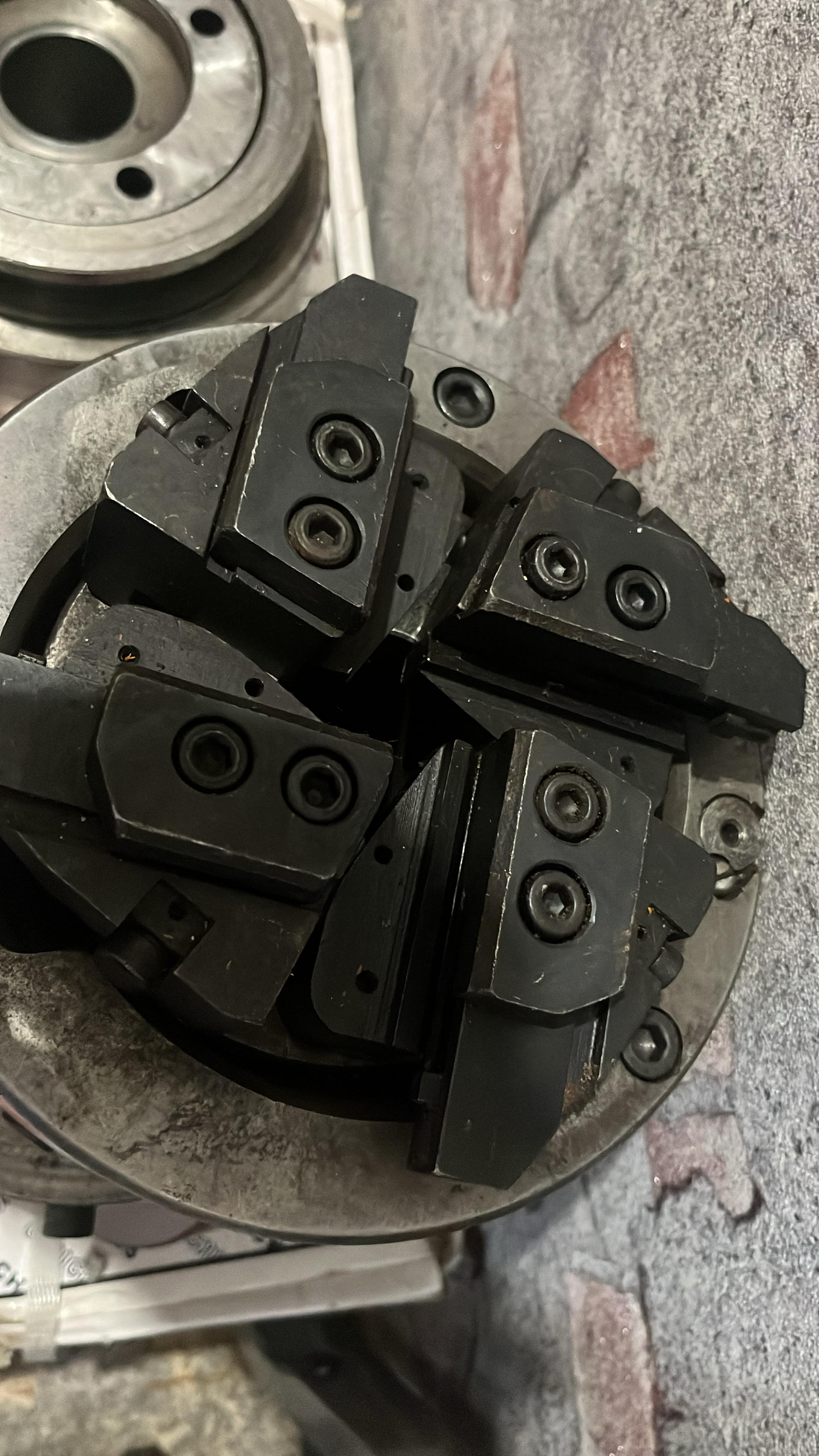 Продам Запчасти к резьбонарезному станку 5992-5А993 Б/У в Новокузнецке